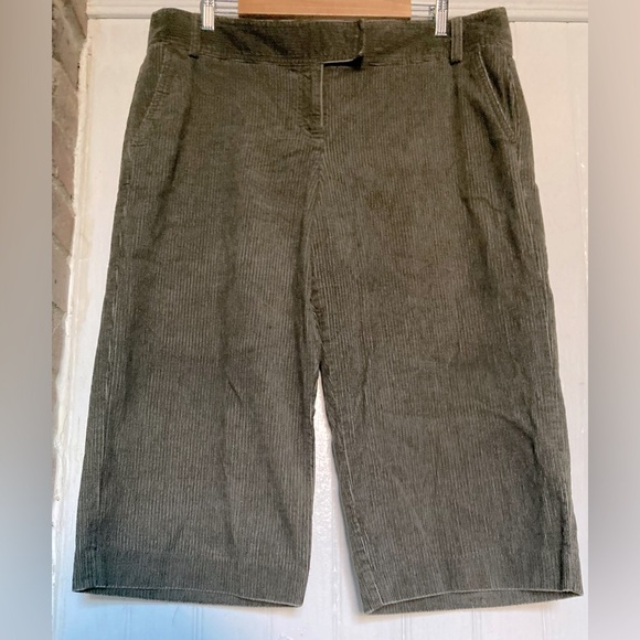 LOFT Cropped Green Corduroy Trousers, Pockets w/Tortoiseshell Buttons, sz 14. - Picture 1 of 10